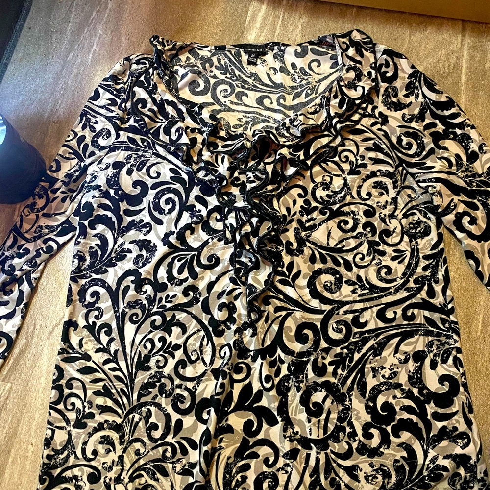 Beautiful dress shirt ideal for business or regular wear